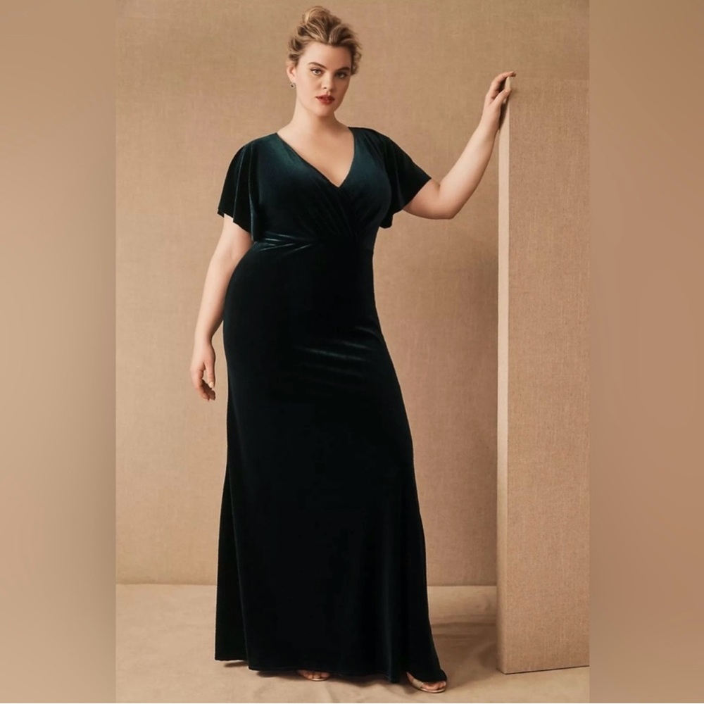 Jenny Yoo Backless Velvet Gown in Deep Green - Picture 2 of 8